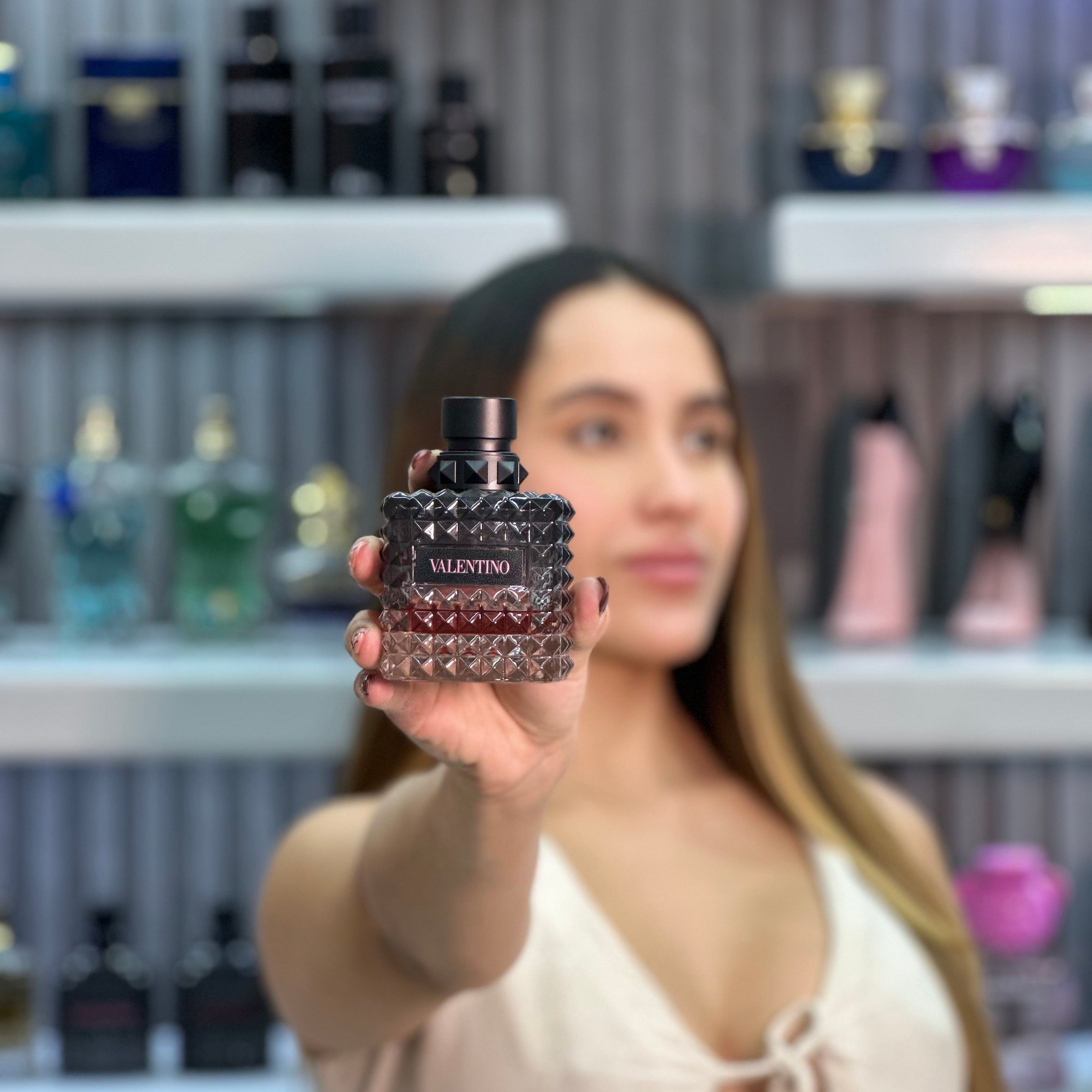 Valentino Donna Born In Roma Intense perfume original disponible en Colombia